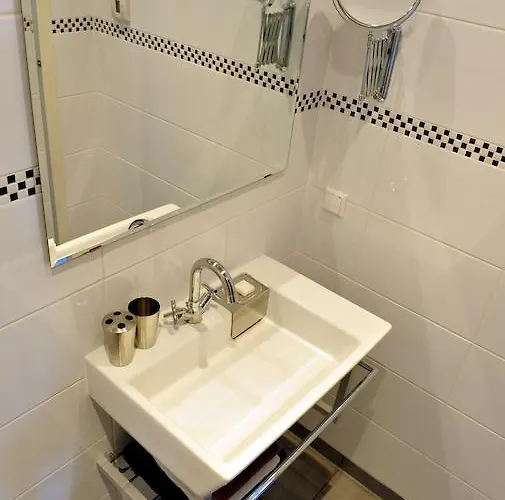 לינה וארוחת בוקר Bed En Beschuit ליידן